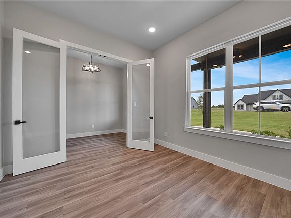 3rd image of 3094 Willow Rd