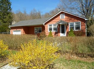 4 Greenwood Dr, Mahopac, NY 10541
