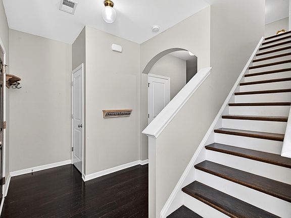 3rd image of 405 Gibby Ln