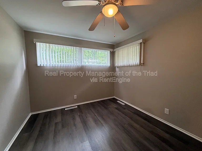 2523 Overbrook Dr — Photo 10