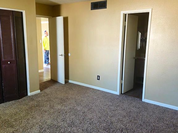 5th image of 944 E Diamond Dr