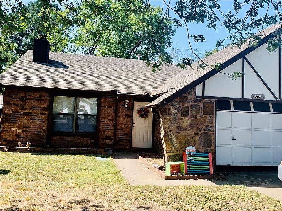 1st image of 909 NW A St