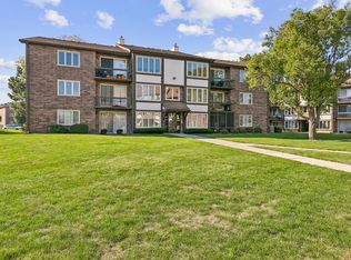 4948 Circle Ct APT 704, Crestwood, IL 60418