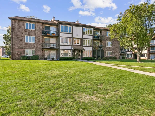 4948 Circle Ct APT 704, Crestwood, IL 60418