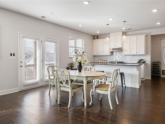 3rd image of 2097 Yvette Way