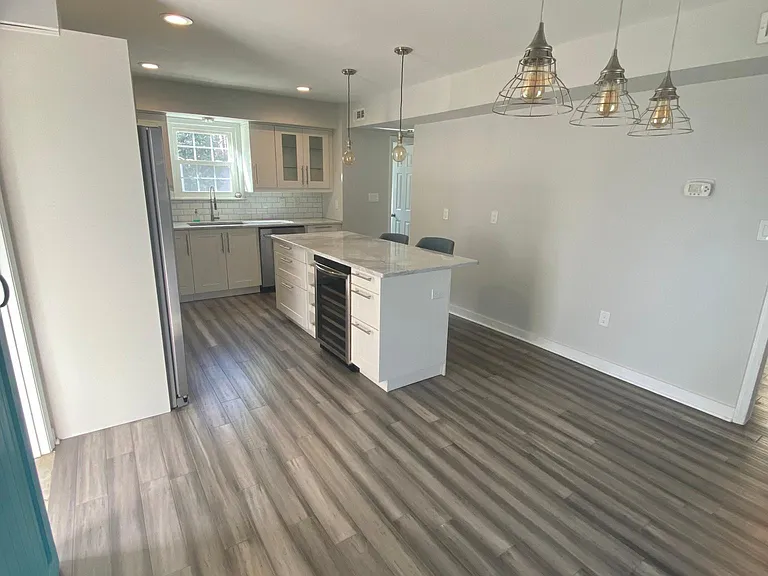 8232 Meadowdale Ln — Photo 4