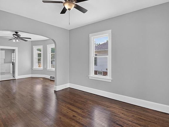 3rd image of 6053 37th AVENUE
