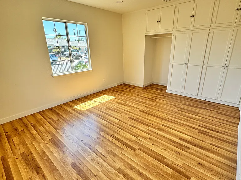 8834 Stansbury Ave — Photo 9