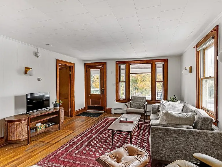 6 Shelburne Rd — Photo 3
