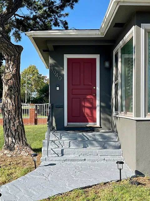 8940 S 12th Ave — Photo 2