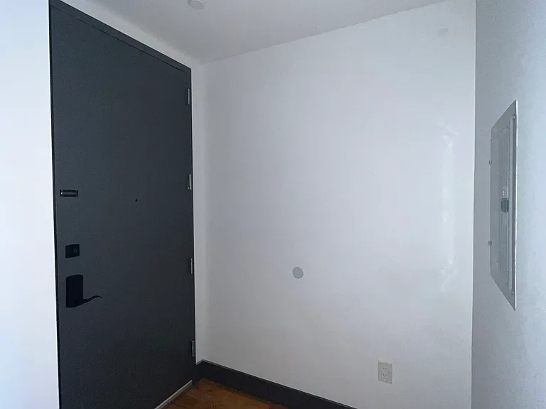 568-572 Communipaw Ave #304 — Photo 4