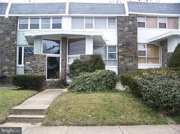 2746 W Country Club Rd, Philadelphia, PA 19131