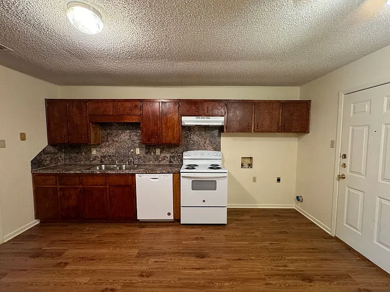 1115 White Ave — Photo 9