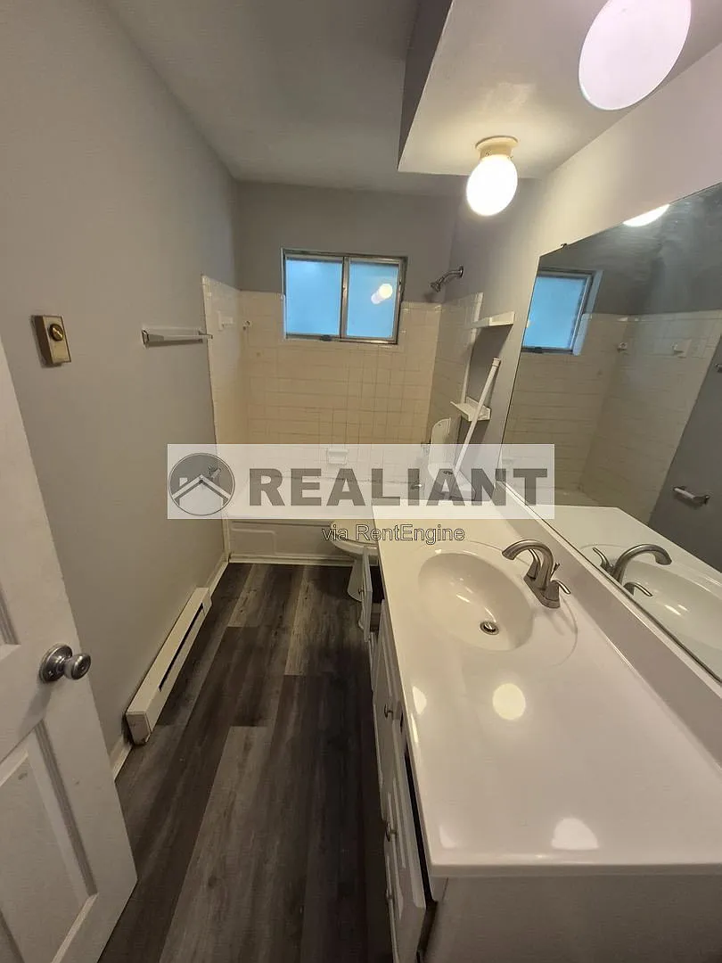 1 bed, 1.0 bath, $1,045 — Photo 4