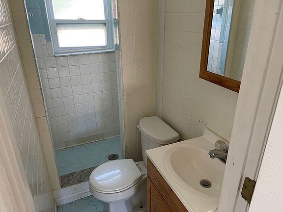 3rd image of 428 Avenue East Southeast A
