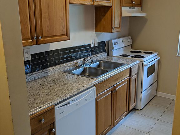 5th image of 3207 Park Dr APT 03
