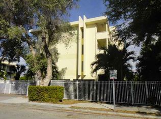 5839 SW 74th Ter, South Miami, FL 33143