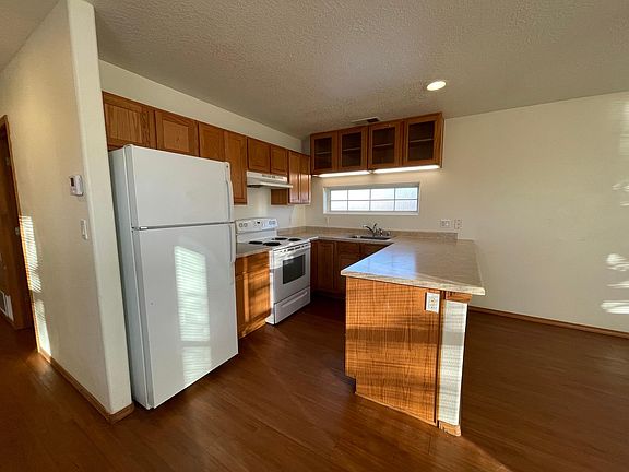 4th image of 407 Harvard Dr SE #B