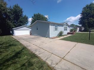5452 Ebonywood Ln, Roscoe, IL 61073
