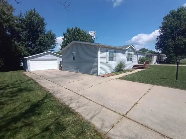 5452 Ebonywood Ln, Roscoe, IL 61073