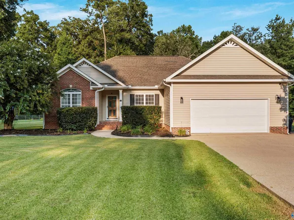 103 Hiawatha Pl, Rainbow City, AL 35906