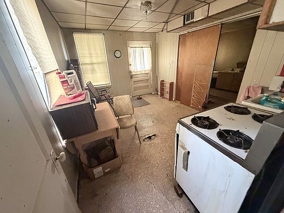 4th image of 442 Rose Street