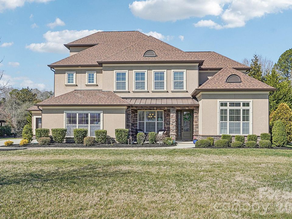 1st image of 804 Crooked River Dr