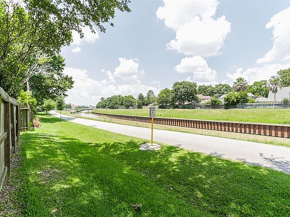 4th image of 1035 Barkston Dr