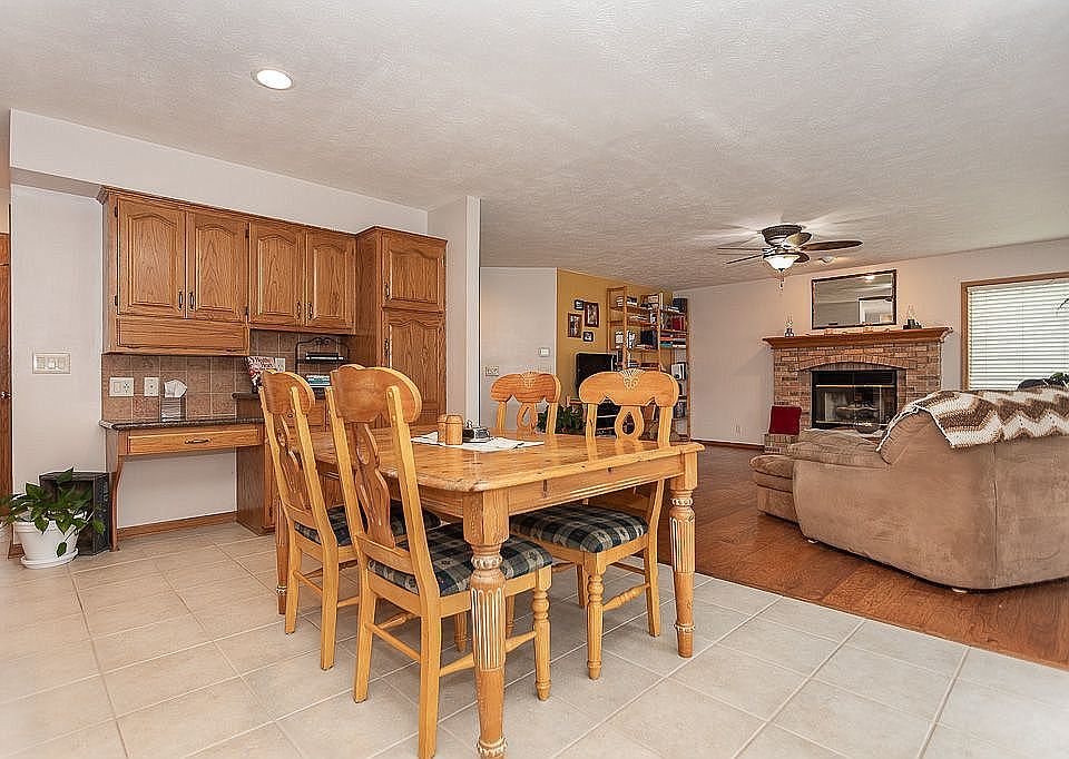 2nd image of 1806 Deerfield Way