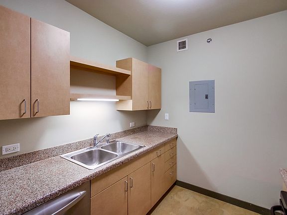 3rd image of 425 W Beech St Unit 332
