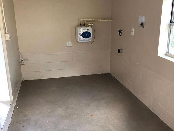 3rd image of 1288 Jasmine St