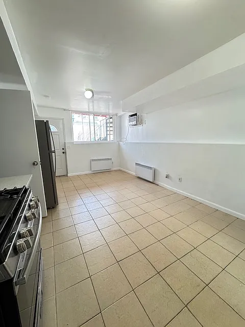 Studio, $1,500 — Photo 4