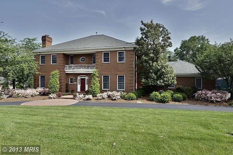 1st image of 1111 Robindale Dr