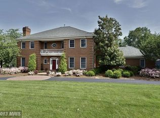 1111 Robindale Dr, Great Falls, VA 22066