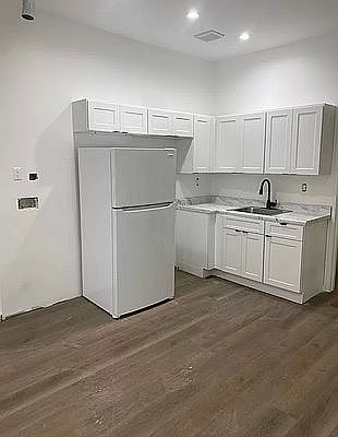 3rd image of 794 McDonald Ave #2D