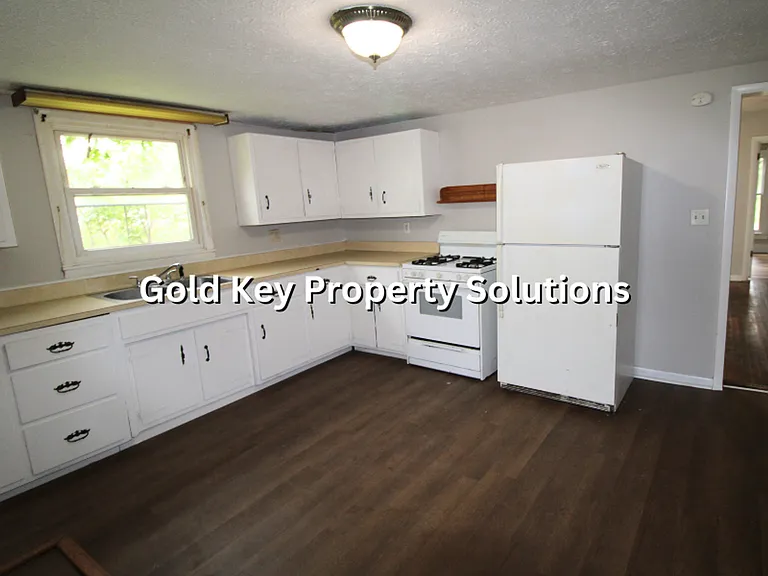 506 W 2nd St — Photo 11