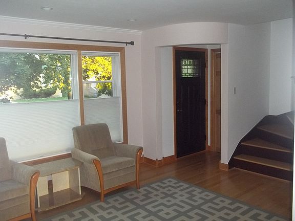 5th image of 3340 N Oconto Ave