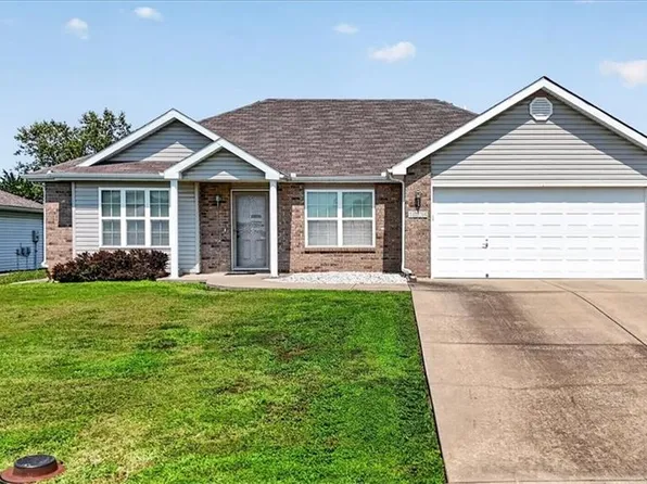 1104 Carlisle Dr, Raymore, MO 64083
