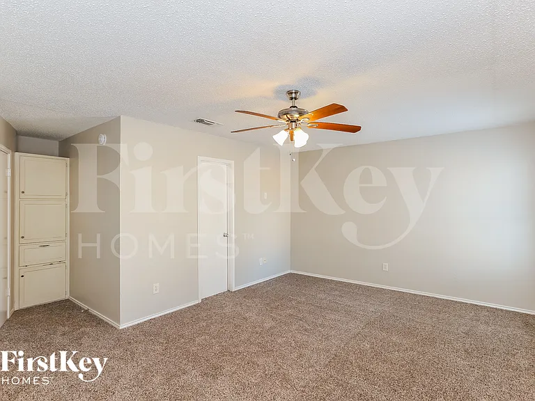 6000 Lavaca Dr — Photo 8