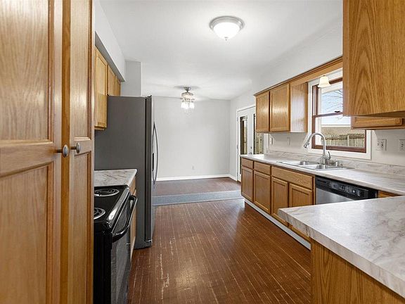 4th image of 1221 S Grandview Blvd