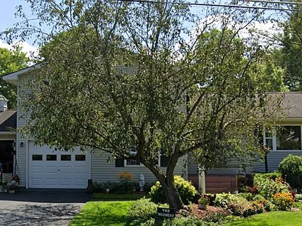 12441 Walnut Dr, Conneaut Lake, PA 16316