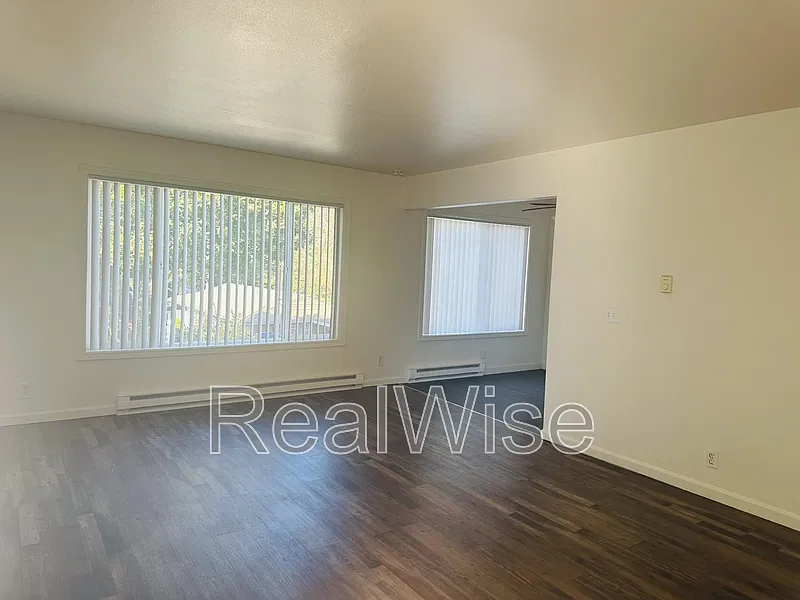 2 bed, 1.0 bath, 950 sqft, $1,250 — Photo 2