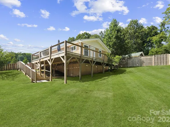 660 Pace Rd, Hendersonville, NC 28792