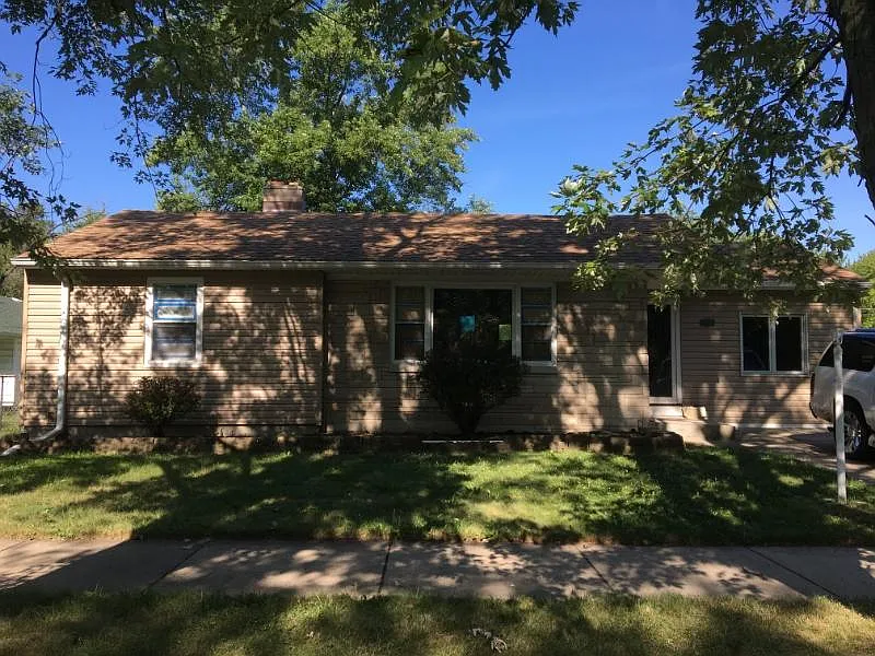 17748 Henry St photo 1