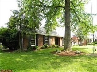 8 Algonquin Wood Pl, Saint Louis, MO 63122
