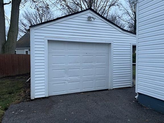 5th image of 33845 Beach Park Ave