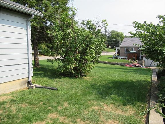 5th image of 925 E Main St