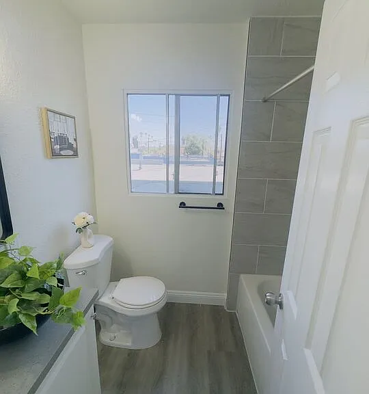 810 W 62nd St #4 — Photo 10