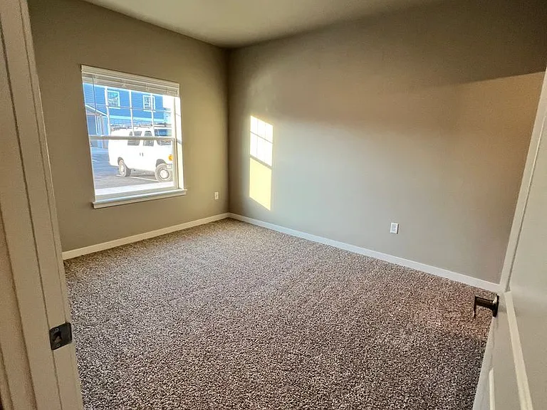 Eagle Pointe Apartments- Resort-Style Living in Albany — Photo 33
