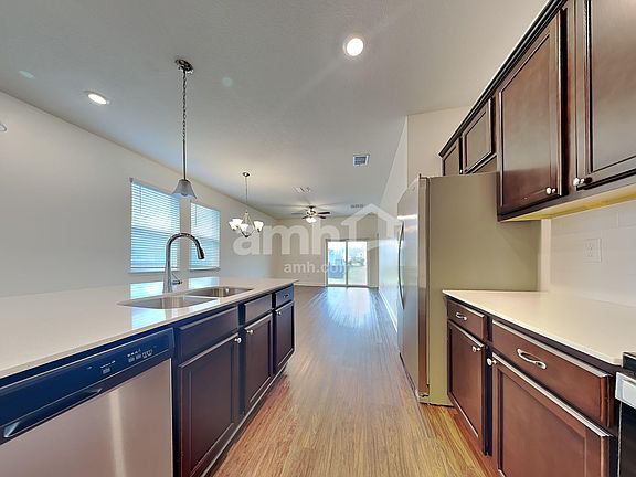 4th image of 1020 Walden Pond Dr